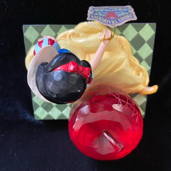 Jim Shore Showcase Disney Traditions Figure SNOW WHITE “A Tempting Offer” Apple - Picture 3 of 16